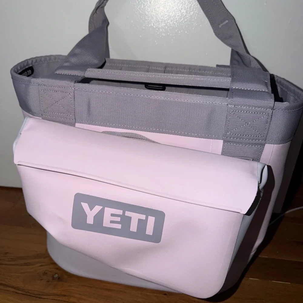 Yeti spacious tote